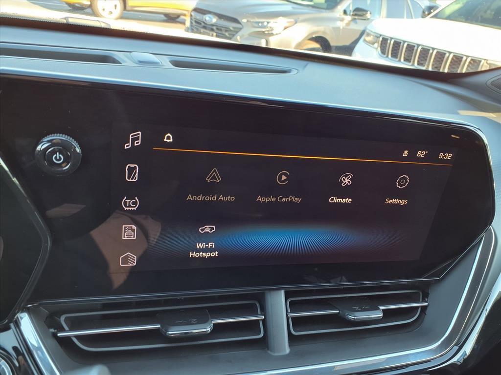 Used 2025 Chevrolet Trax RS w/ Sunroof Package image 3