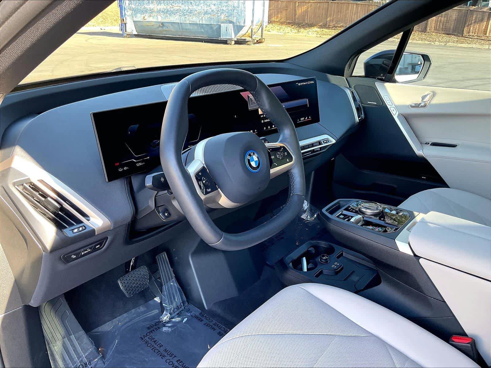 Used 2025 BMW iX xDrive50 w/ Convenience Package image 15