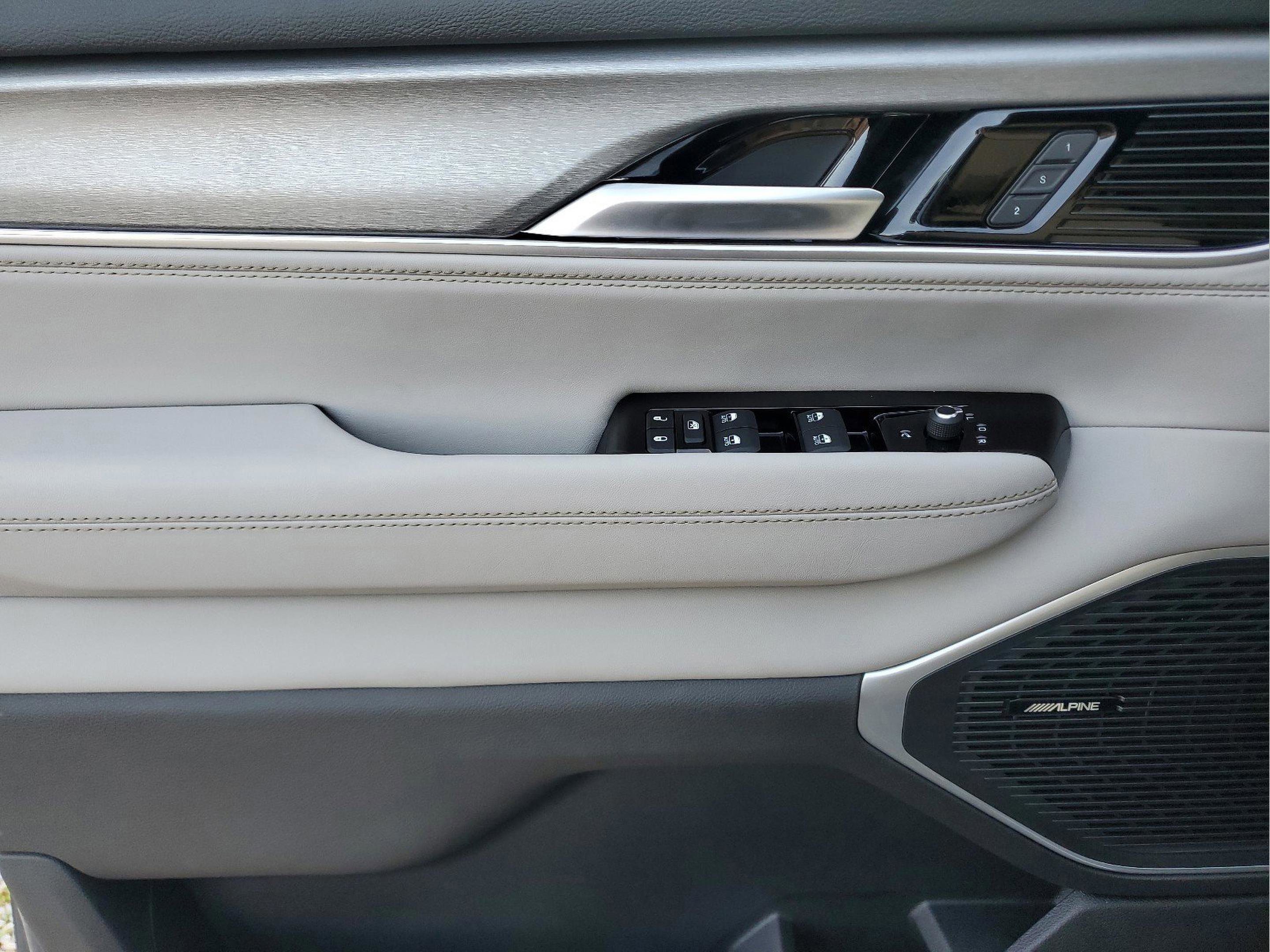 New 2025 Jeep Wagoneer L Series III w/ 8-pass Seating Package image 15