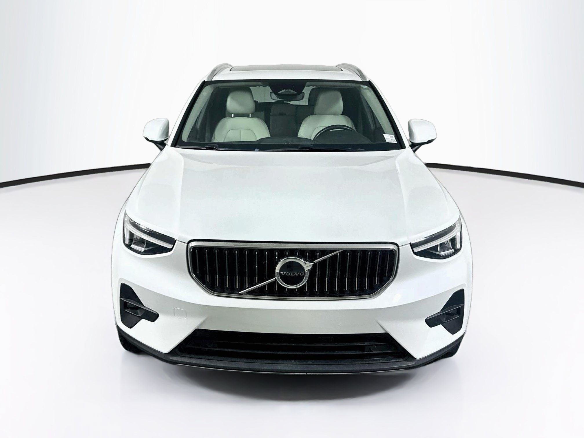 Used 2023 Volvo XC40 B4 Plus w/ Protection Package Premier FWD image 2