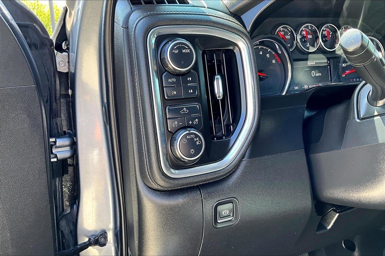 Used 2021 Chevrolet Silverado 1500 LT w/ Z71 Off-Road Package AWD/4WD image 18