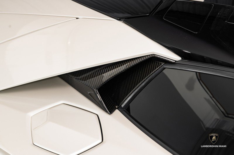 Used 2016 Lamborghini Aventador LP 700-4 image 4