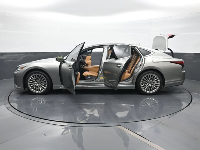 Used 2025 Lexus LS 500 w/ Accessory Package (Z1) RWD image 29