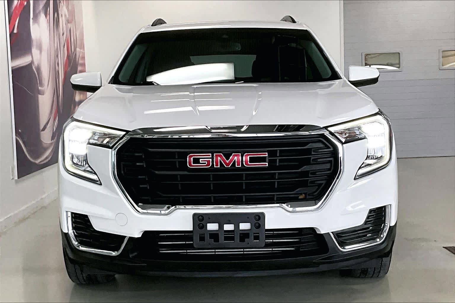 Used 2022 GMC Terrain SLE w/ Driver Convenience Package image 6