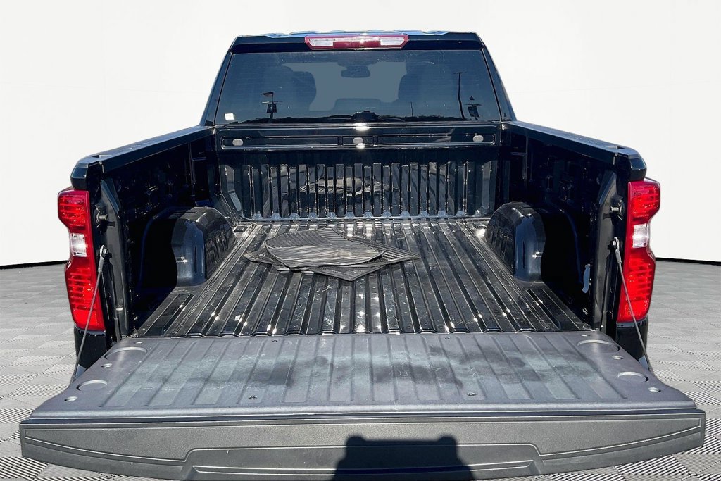 Used 2024 Chevrolet Silverado 1500 LT AWD/4WD image 7