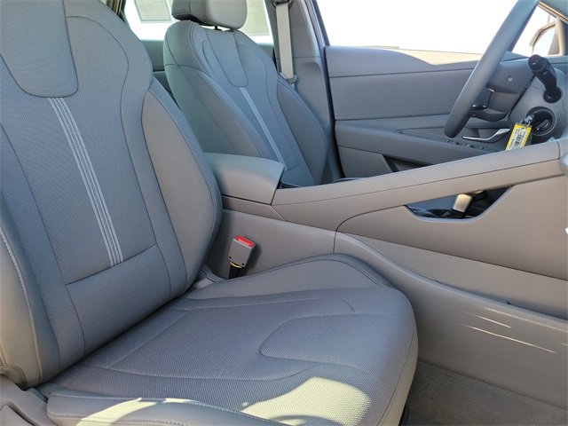 New 2025 Hyundai Elantra SE image 17