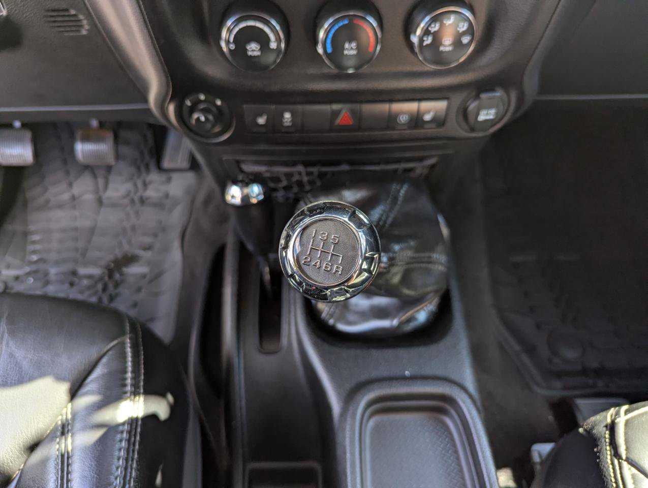 Used 2017 Jeep Wrangler Rubicon AWD/4WD image 26