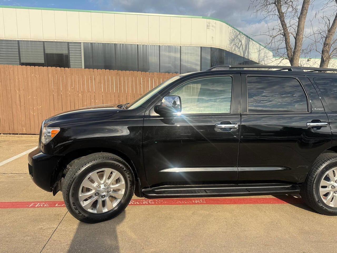 Used 2016 Toyota Sequoia Platinum image 4