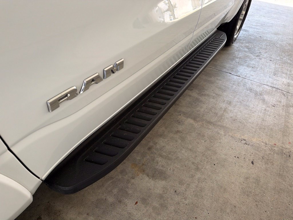 Used 2022 RAM 1500 Laramie AWD/4WD image 17