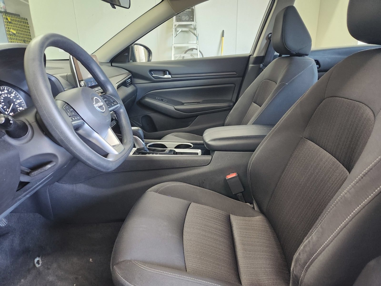 Used 2024 Nissan Altima 2.5 SV FWD image 17