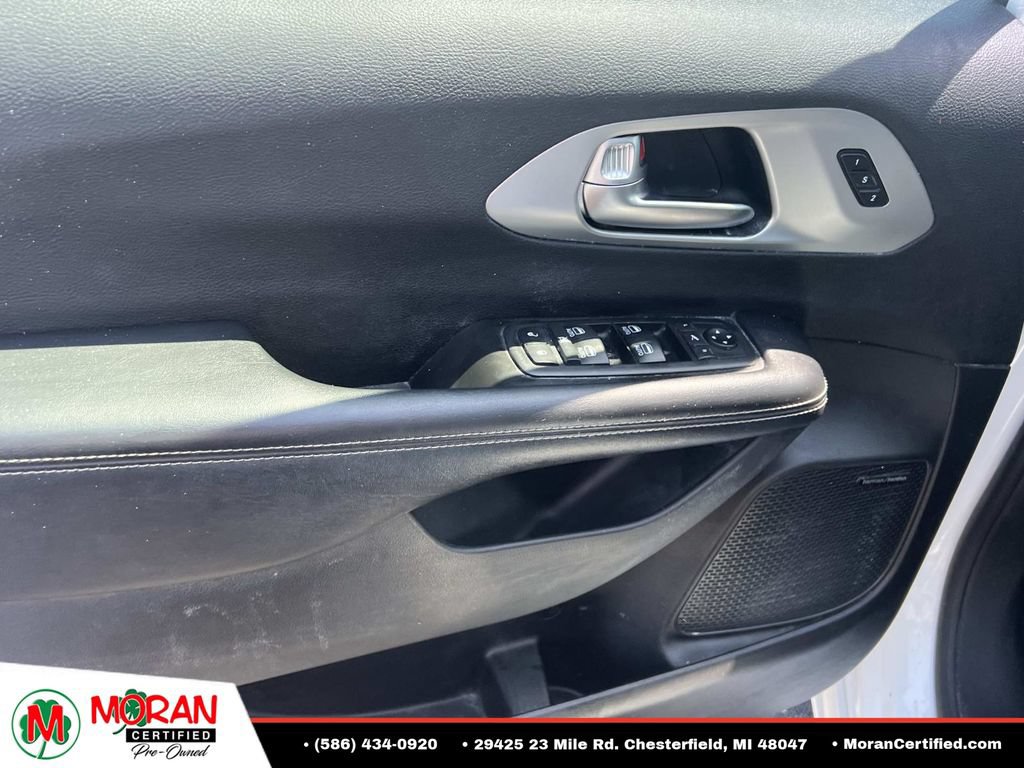 Used 2019 Chrysler Pacifica Limited w/ S Appearance Package FWD image 18