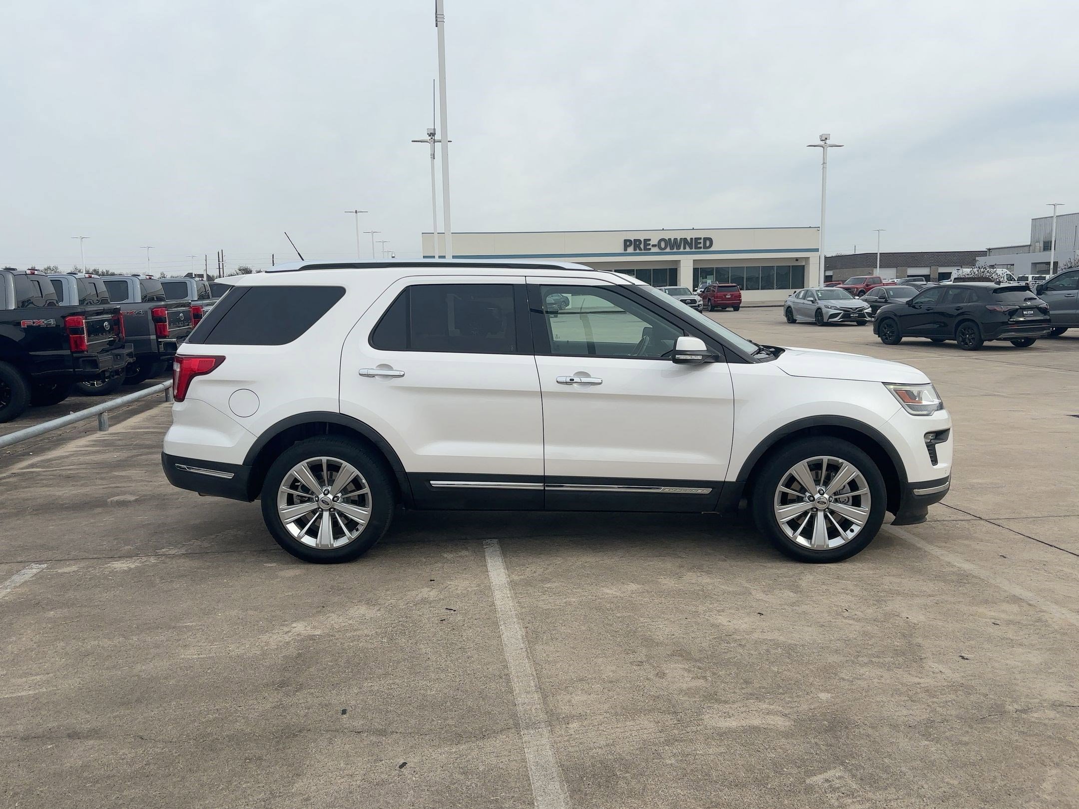 Used 2019 Ford Explorer Limited image 2