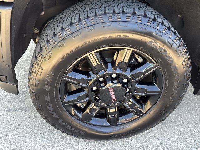 Used 2025 GMC Sierra 2500 AT4 w/ AT4 Premium Plus Package AWD/4WD image 13