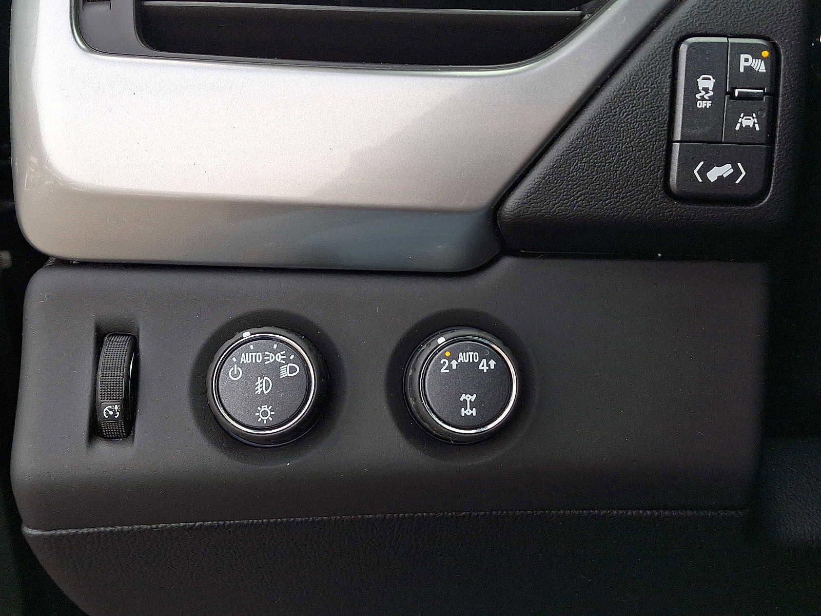 Used 2017 Chevrolet Tahoe LT w/ Luxury Package image 25