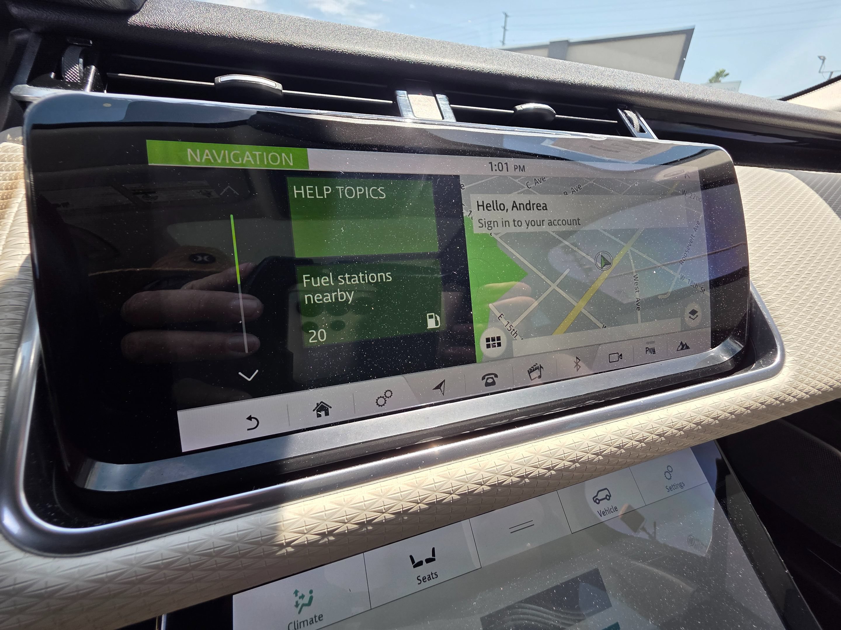 Used 2018 Land Rover Range Rover Velar S AWD/4WD image 28
