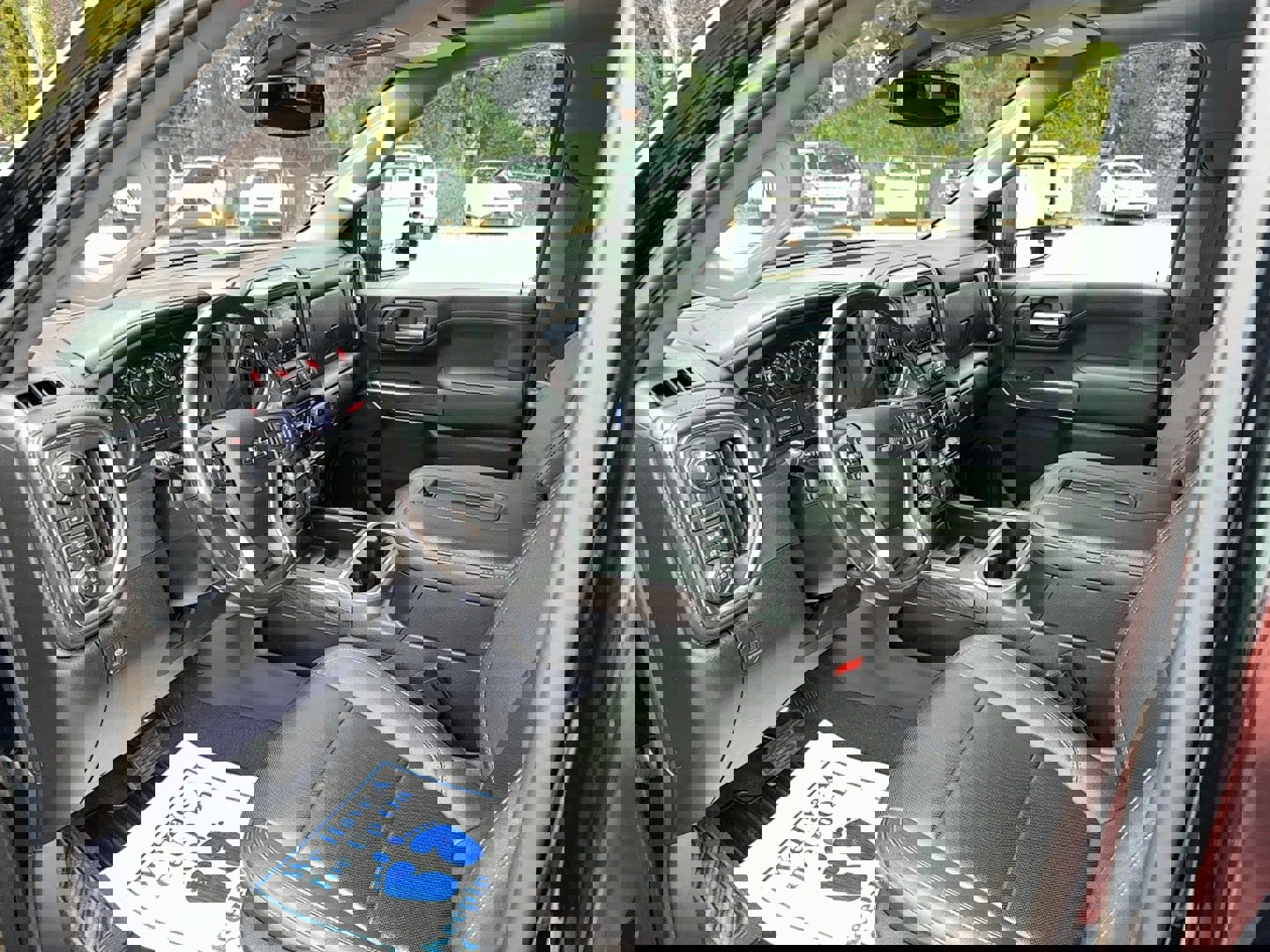 Used 2022 Chevrolet Silverado 2500 LTZ w/ LTZ Plus Package image 11