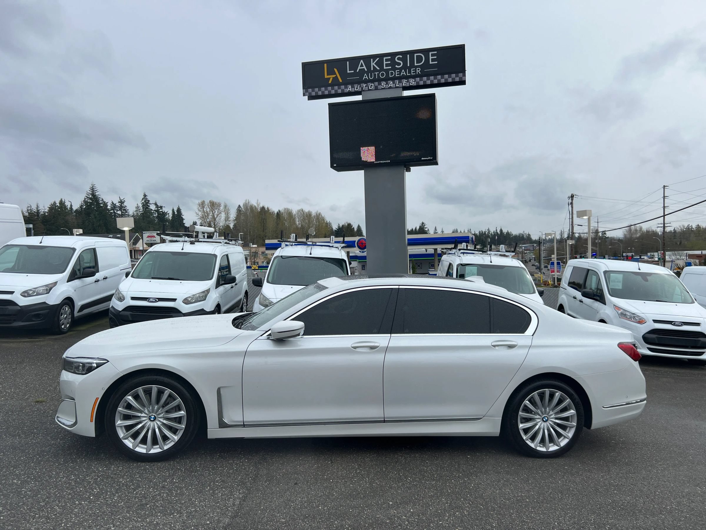 Used 2022 BMW 740i RWD image 4