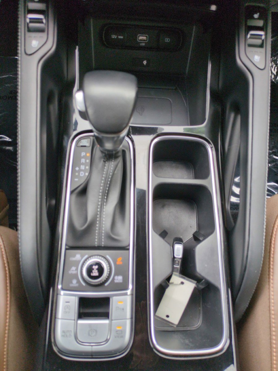 Used 2022 Kia Telluride SX w/ SX Prestige Package image 32