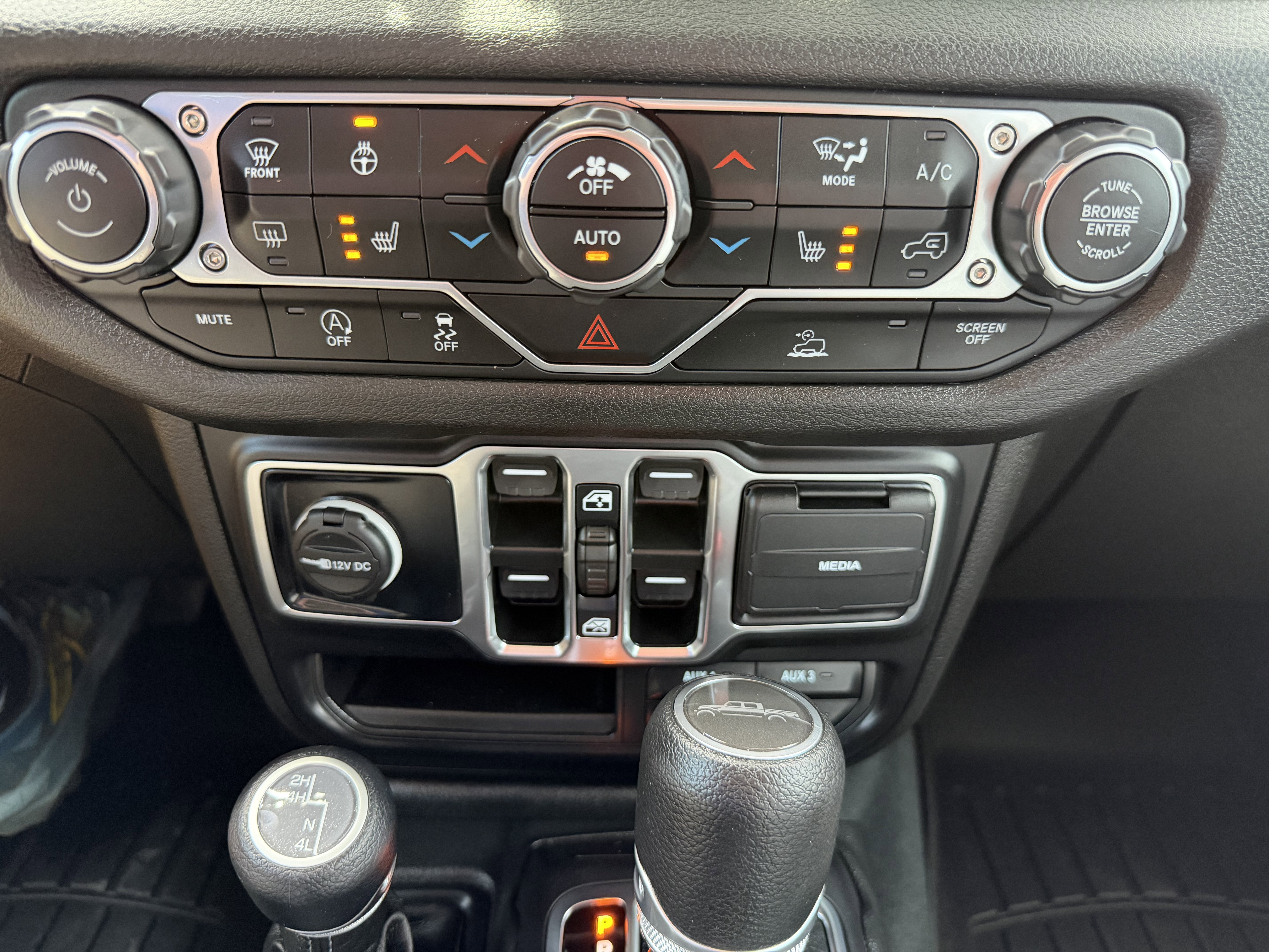 Used 2024 Jeep Gladiator Sport AWD/4WD image 19