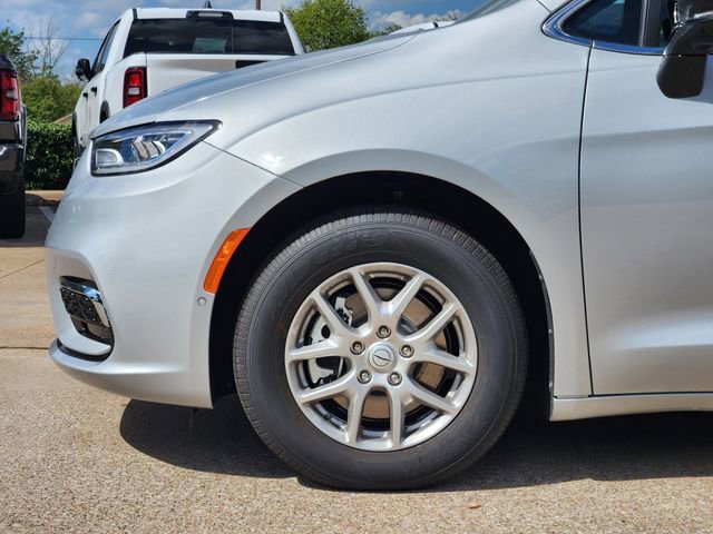 New 2026 Chrysler Pacifica Select FWD image 6