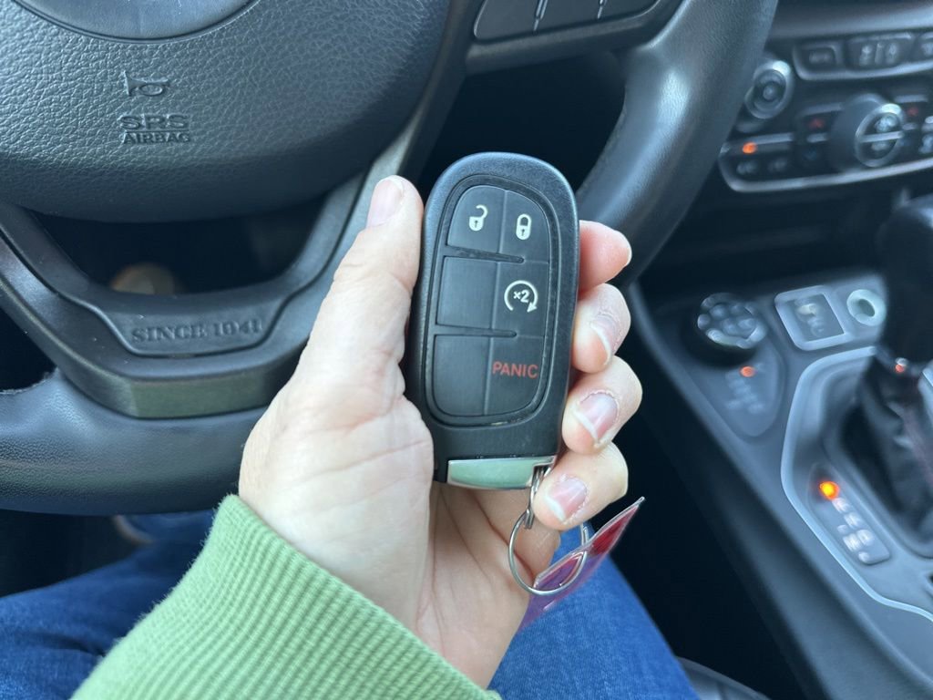 Used 2022 Jeep Cherokee Trailhawk w/ Trailer Tow Group image 31