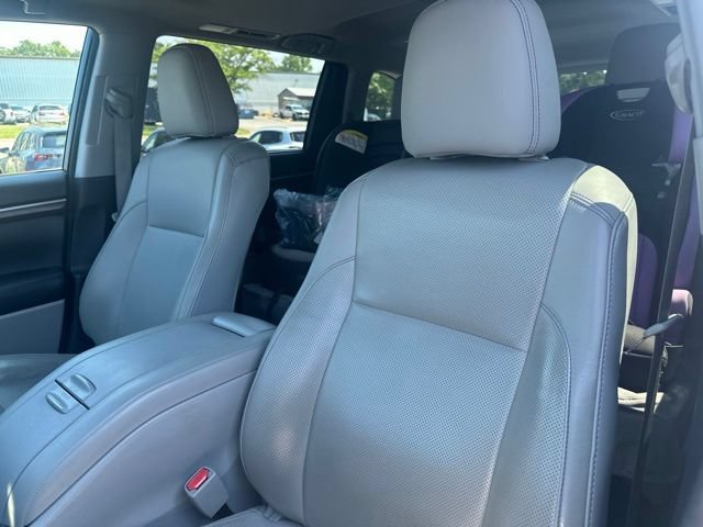 Used 2015 Toyota Highlander Limited AWD/4WD image 3