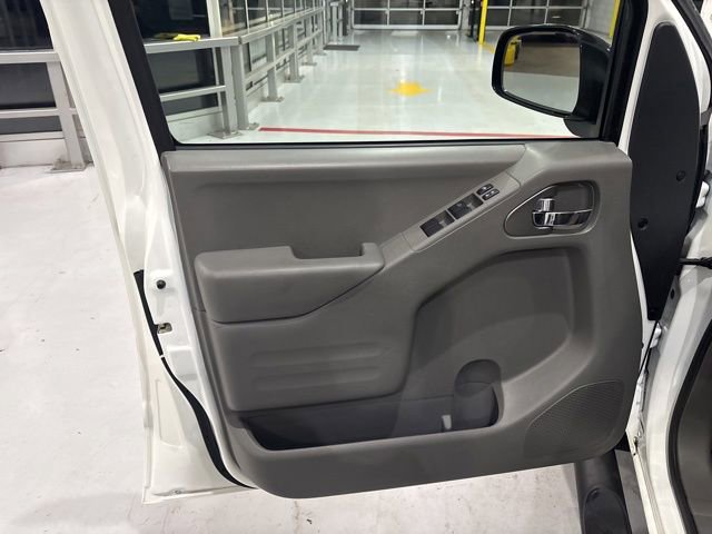 Used 2021 Nissan Frontier SV w/ Midnight Edition Floor Mats image 13