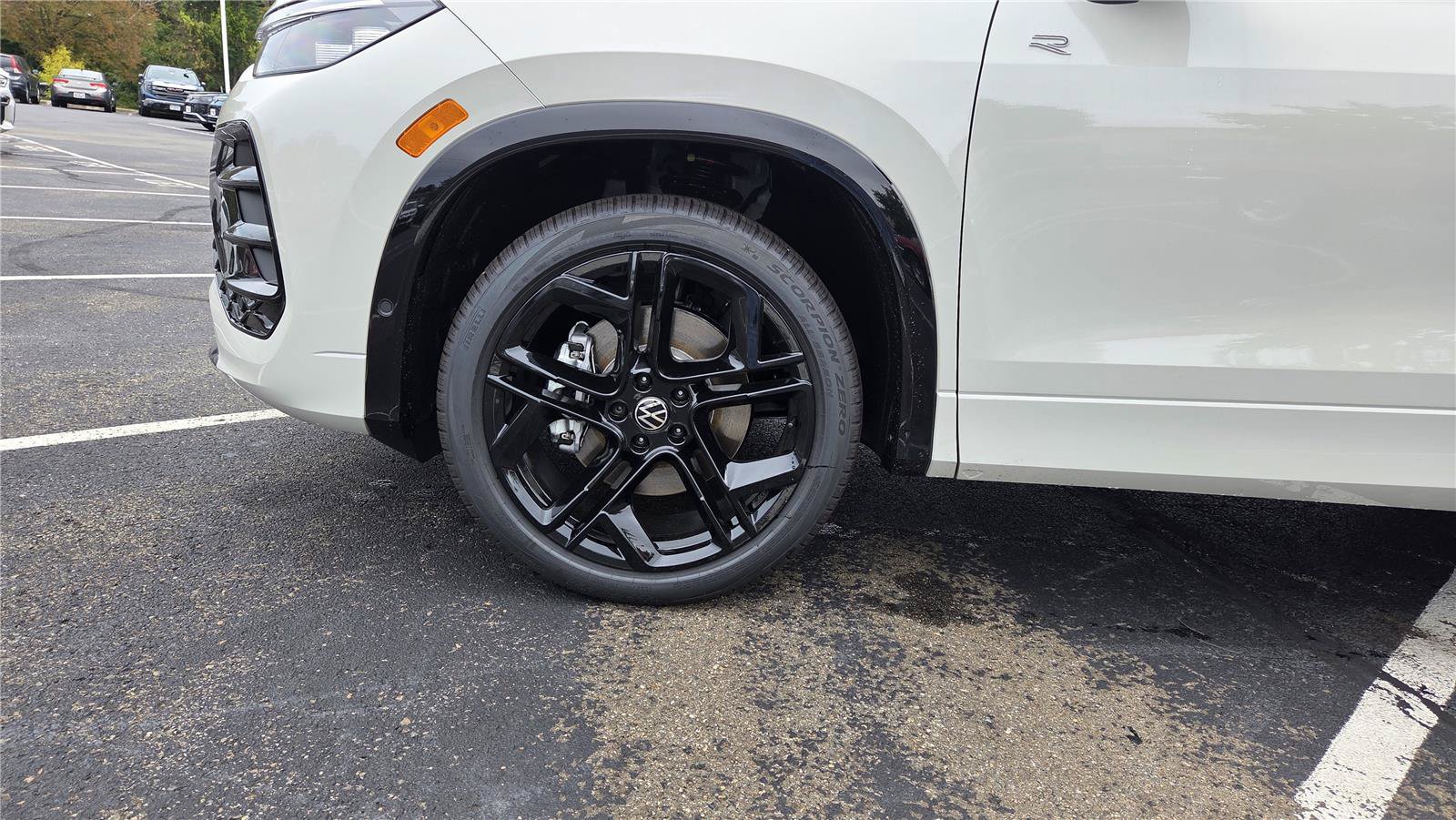 New 2026 Volkswagen Tiguan SE R-Line AWD/4WD image 10