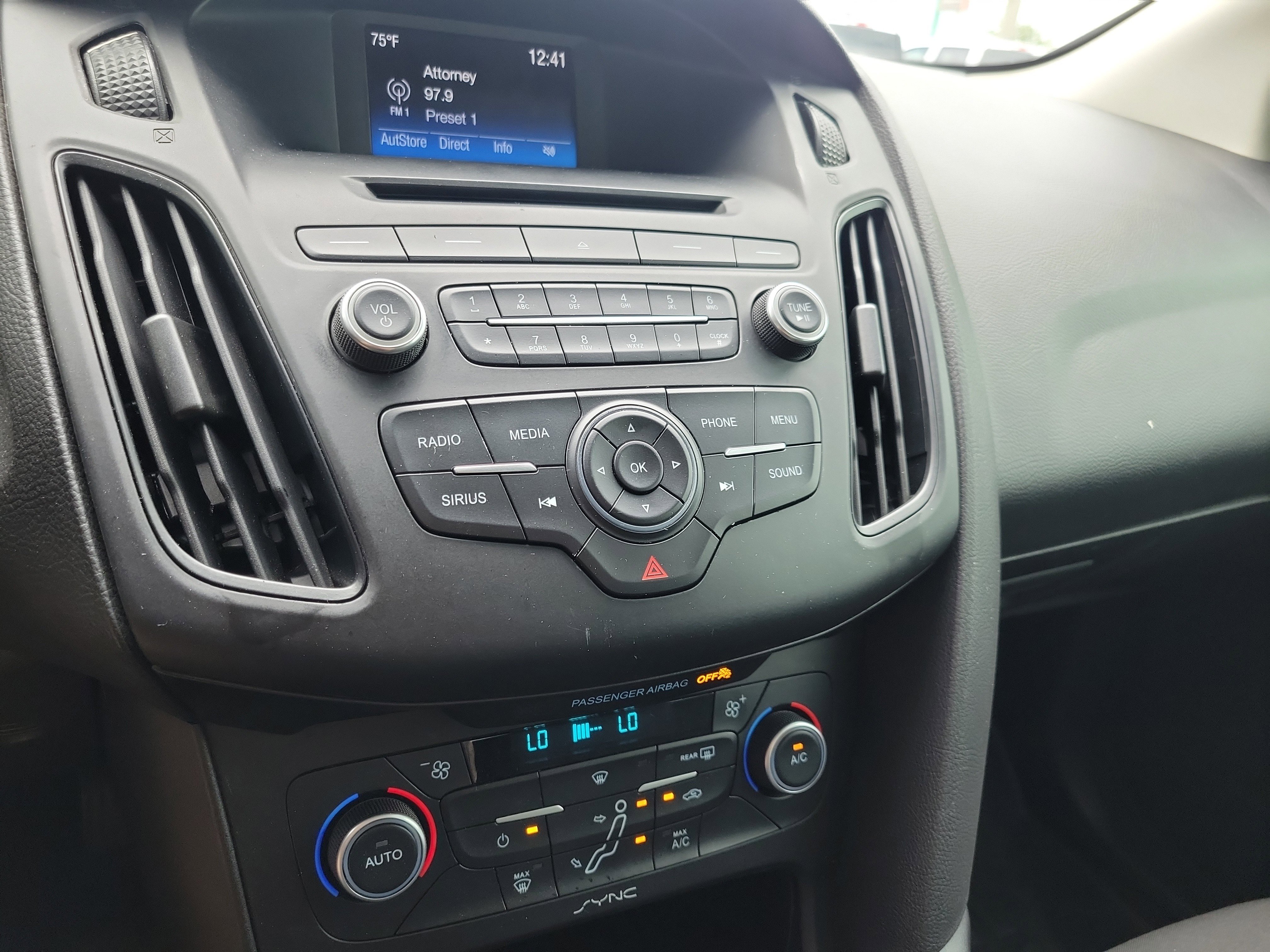 Used 2017 Ford Focus SE FWD image 31