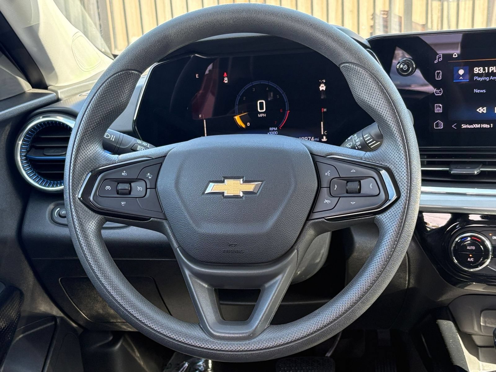 Used 2025 Chevrolet Trax LT FWD image 27