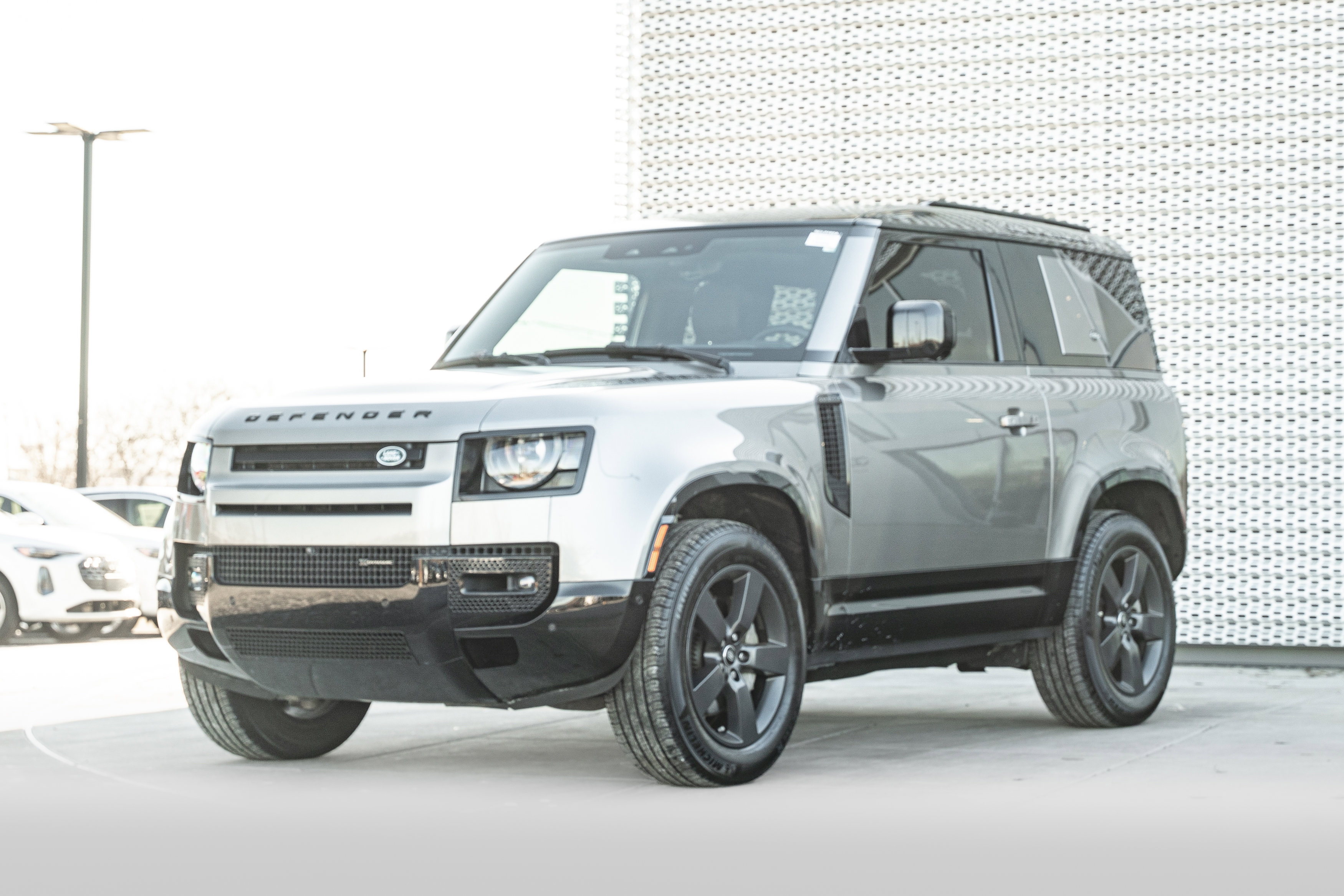 Used 2023 Land Rover Defender 90 X-Dynamic SE image 7