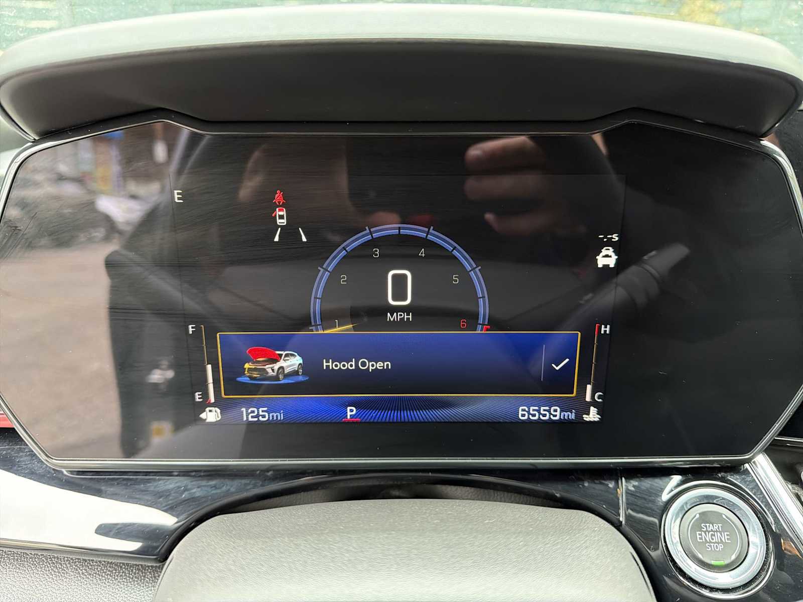 Certified 2025 Chevrolet Trax RS w/ Driver Confidence Package image 12