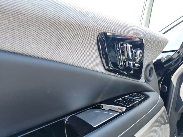 New 2025 Cadillac Optiq Luxury 2 image 14