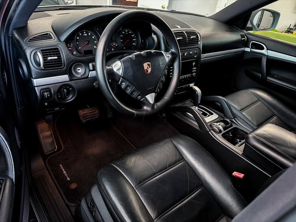 Used 2010 Porsche Cayenne AWD/4WD image 16