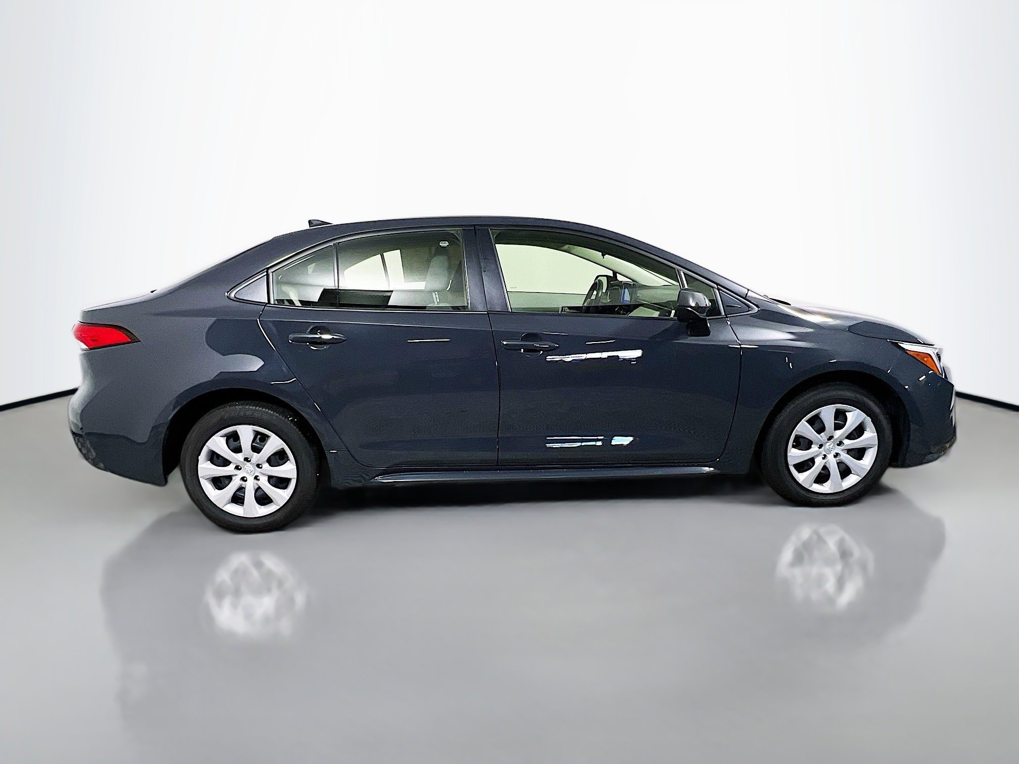 Used 2025 Toyota Corolla LE image 3