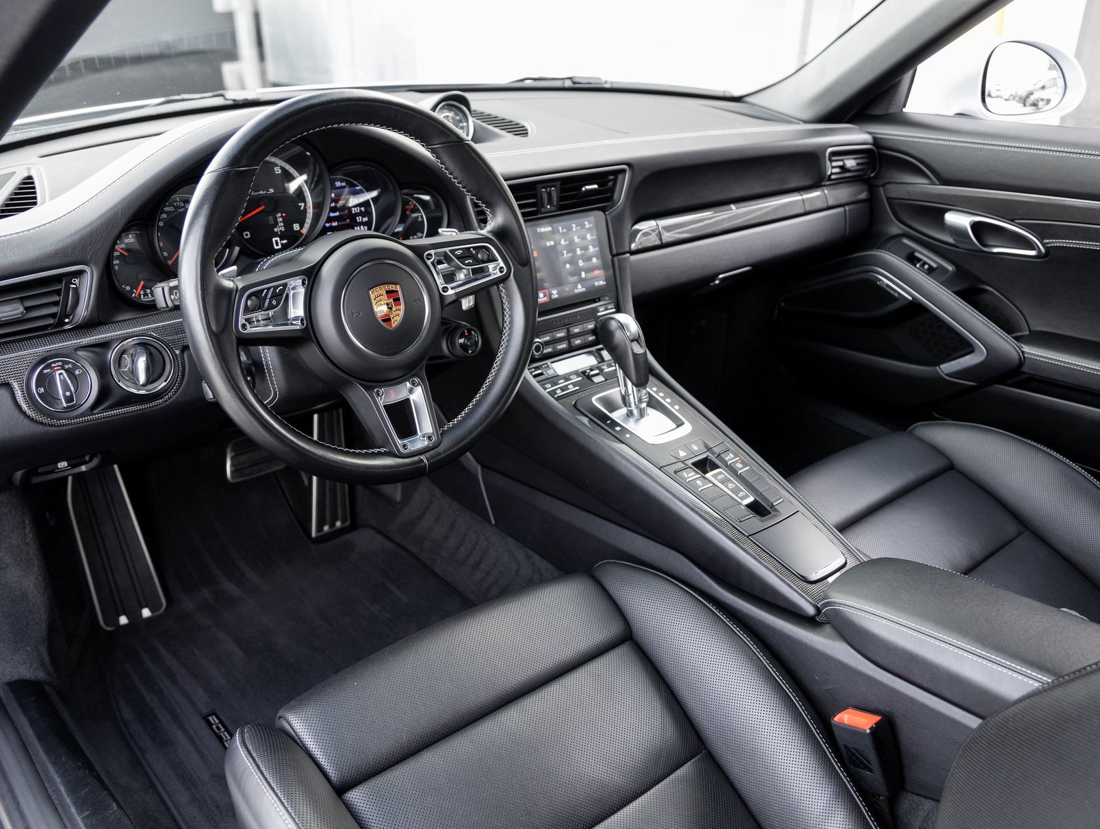 Certified 2018 Porsche 911 Turbo S image 4