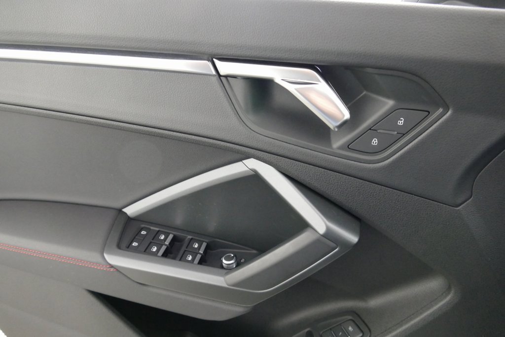 Certified 2025 Audi Q3 2.0T Premium Plus w/ Premium Plus Package image 11