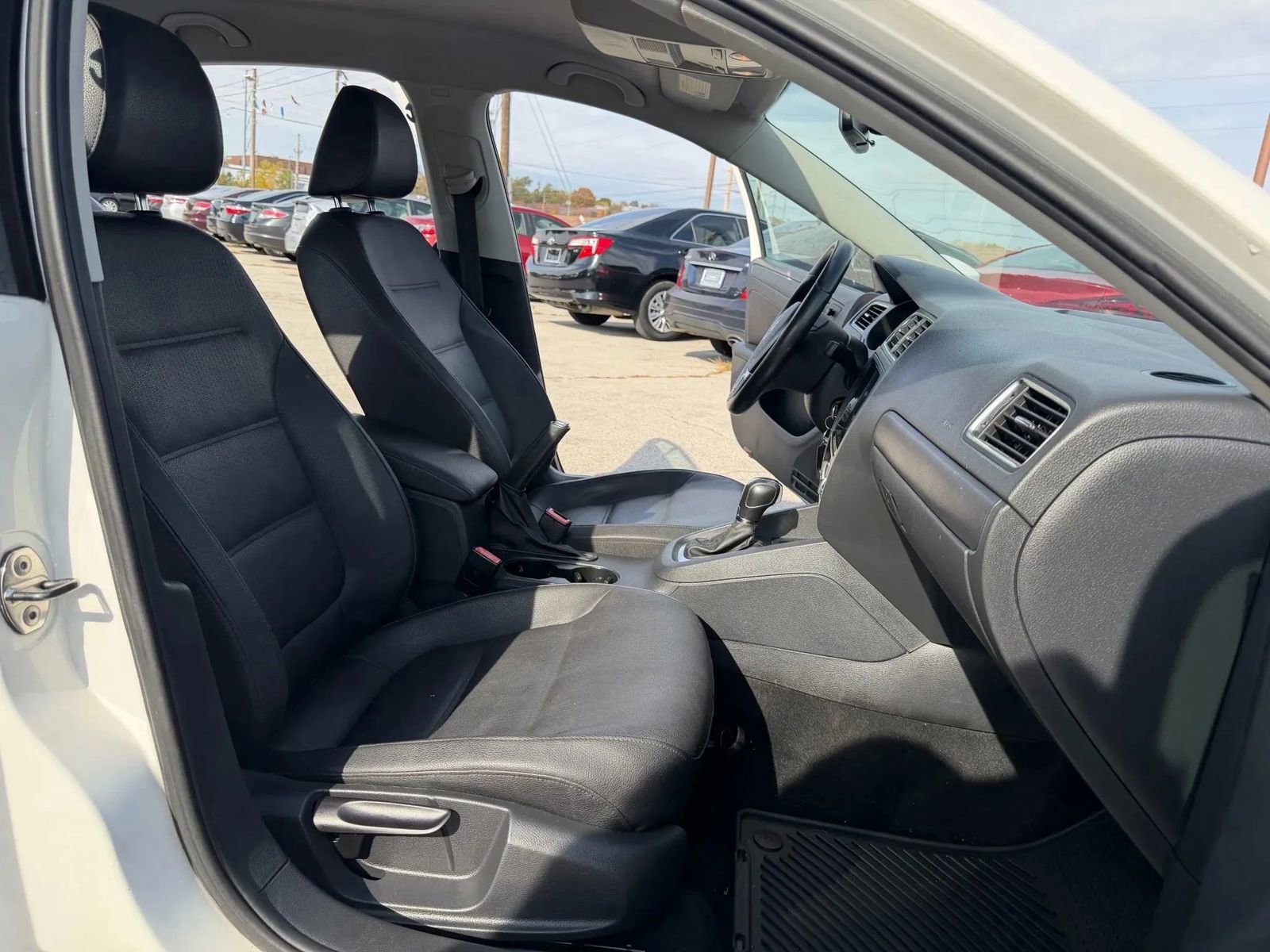 Used 2012 Volkswagen Jetta SE image 16