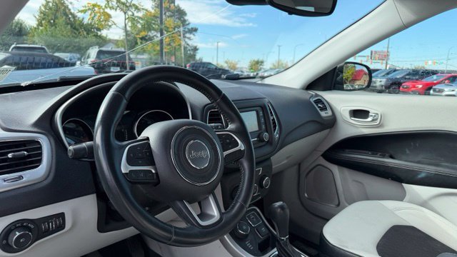 Used 2017 Jeep Compass Latitude AWD/4WD image 13