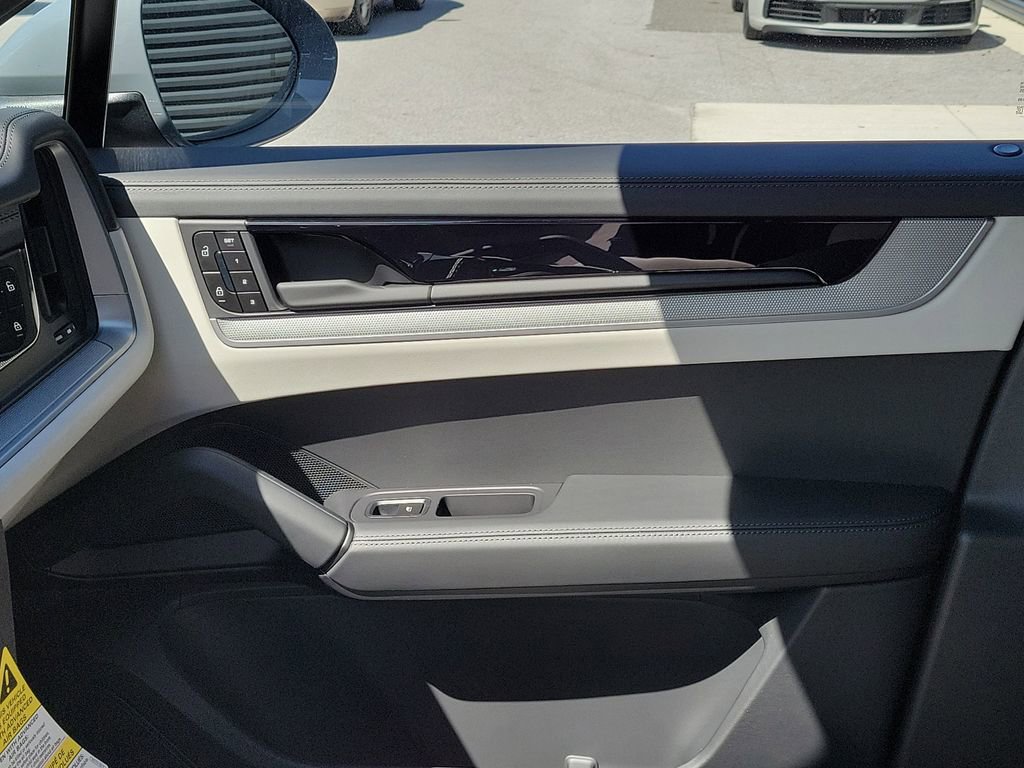 New 2026 Porsche Cayenne Coupe image 23