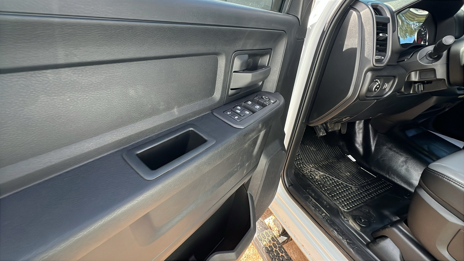 New 2026 RAM 2500 Tradesman AWD/4WD image 15