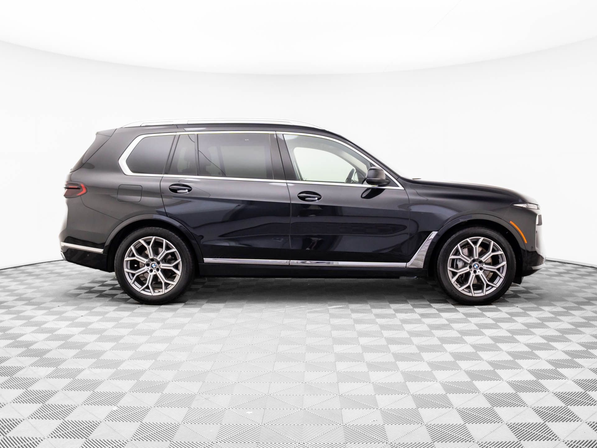 Certified 2025 BMW X7 xDrive40i w/ Premium Package image 6