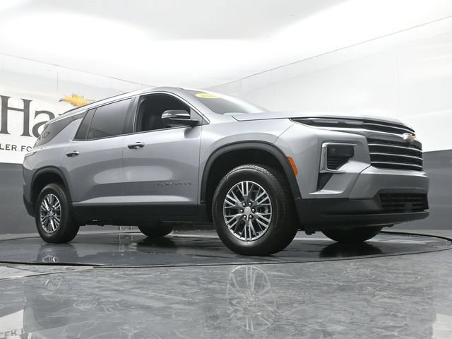 Used 2026 Chevrolet Traverse LT w/ Driver Confidence Package FWD image 2