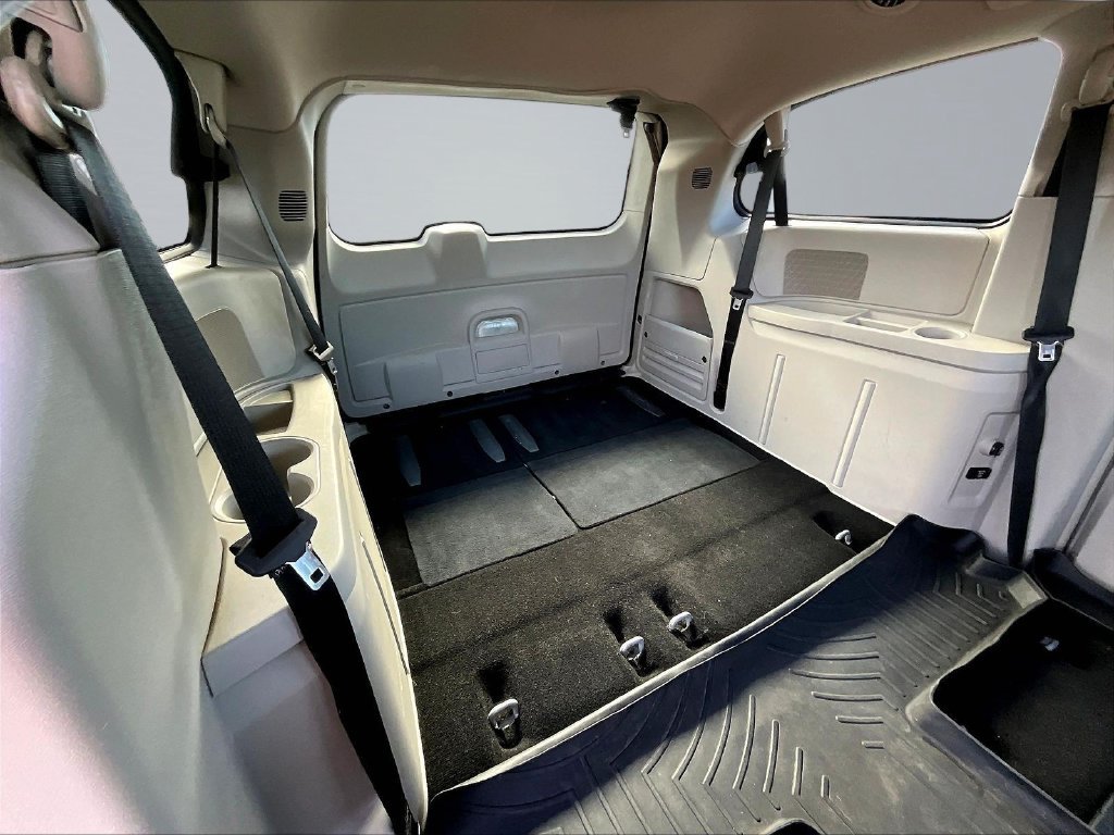 Used 2013 Dodge Grand Caravan Crew FWD image 28