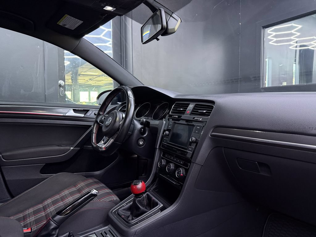 Used 2018 Volkswagen Golf 4-Door FWD image 26
