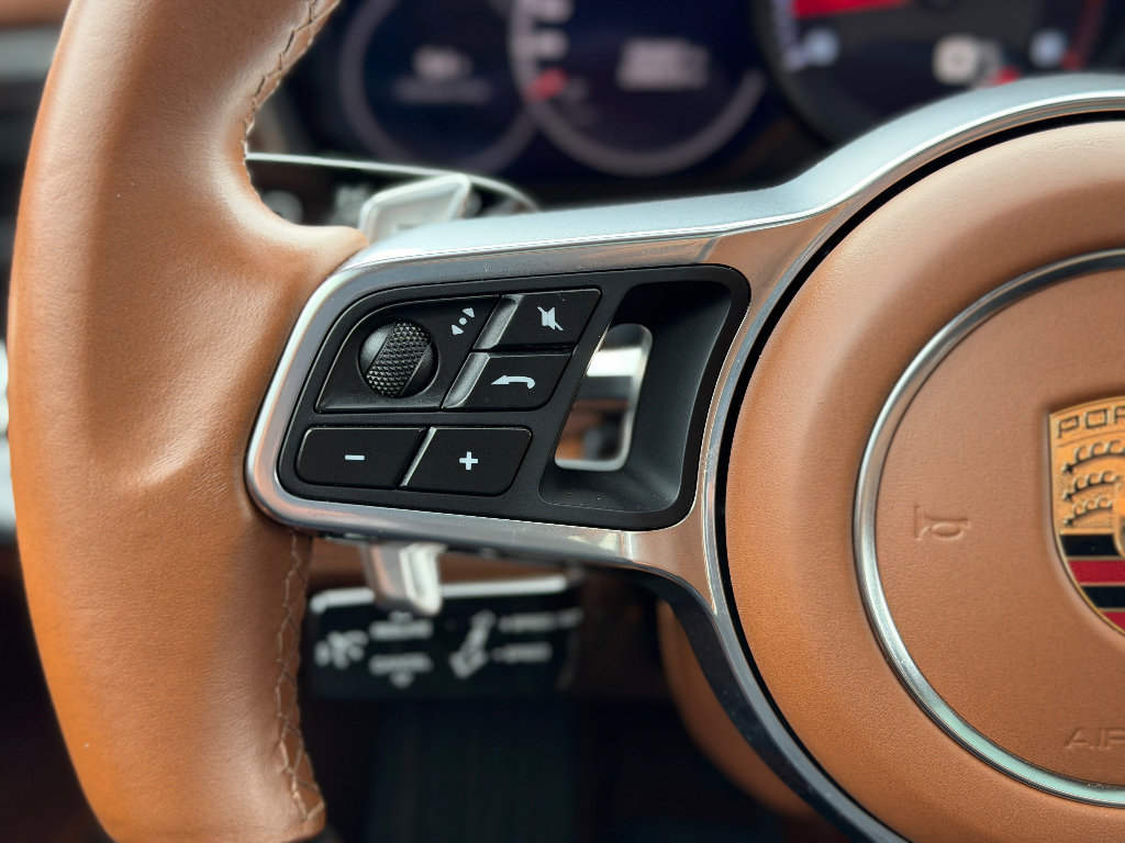 Used 2018 Porsche Panamera 4 image 9