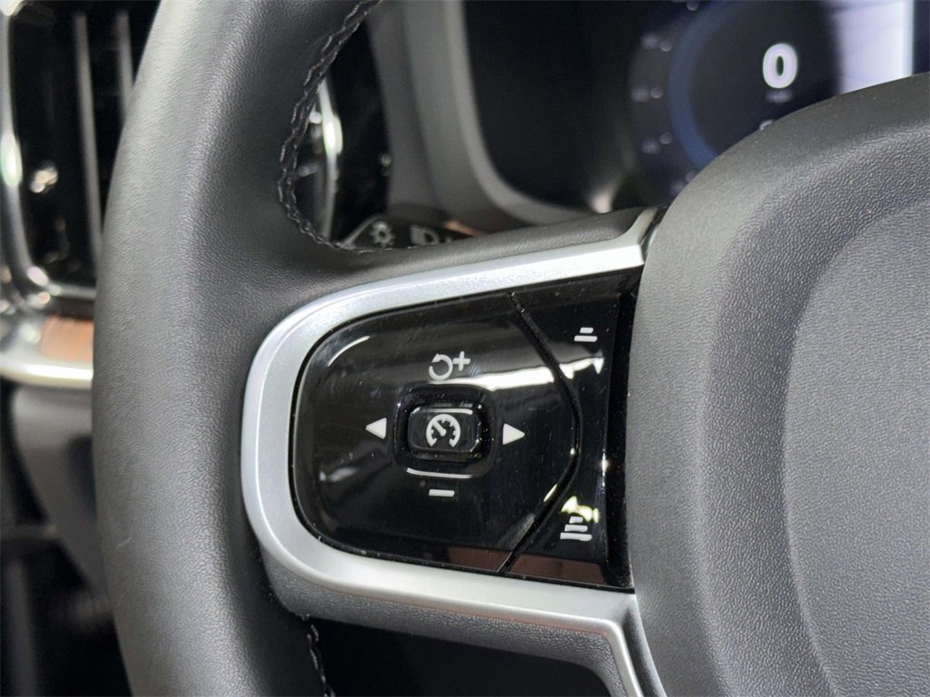 Used 2025 Volvo V60 B5 Cross Country Plus image 31