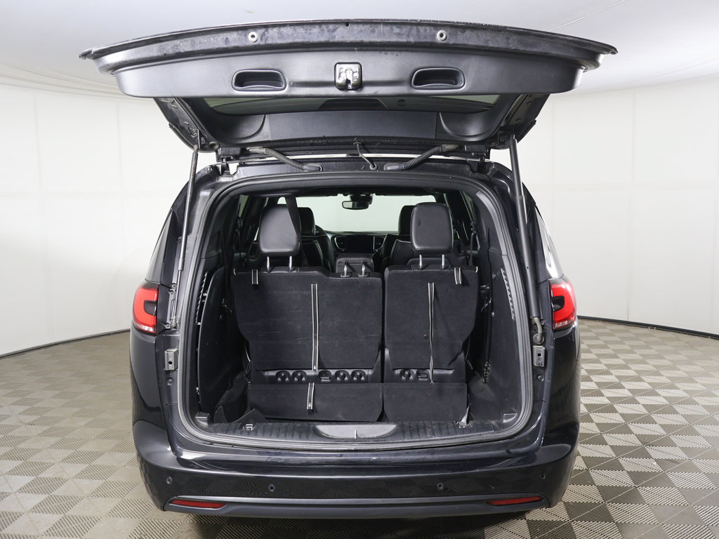 Used 2025 Chrysler Pacifica Limited FWD image 18