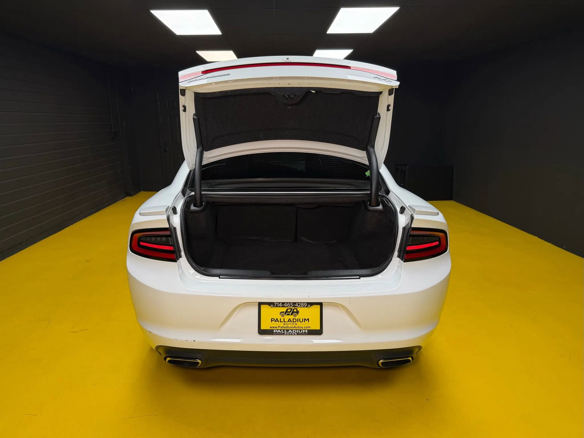 Used 2016 Dodge Charger R/T w/ Navigation & Travel Group image 14