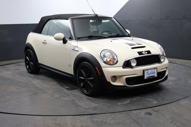 Used 2015 MINI Cooper S image 2